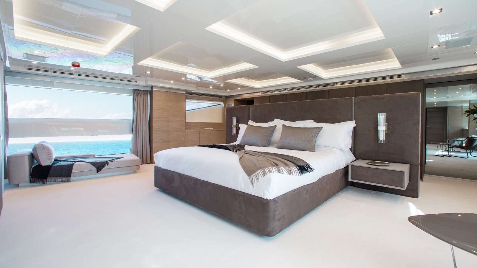 Yacht Photo 5